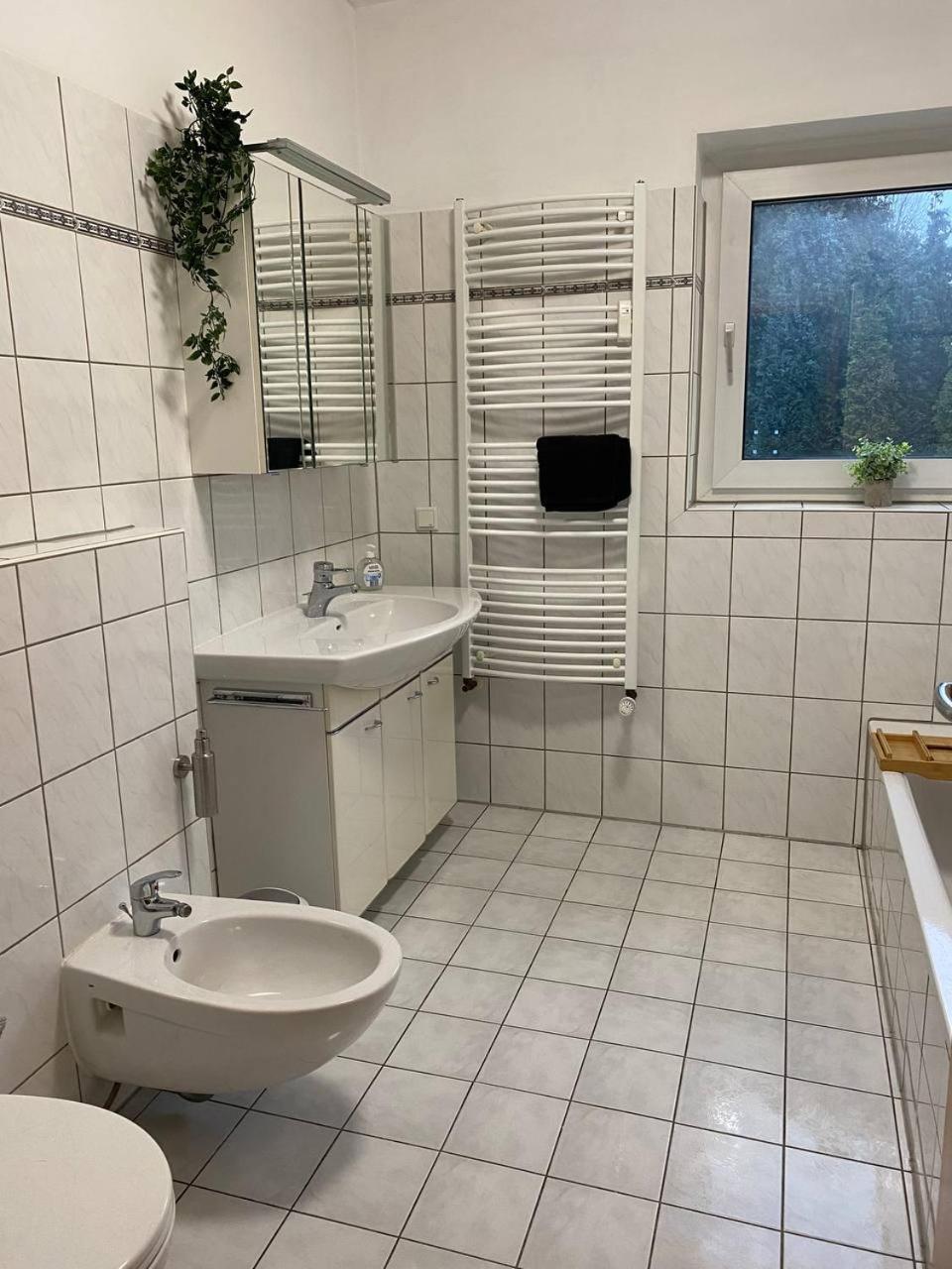 Haus Mit Garten - Kingbett - Wifi - Parkplatz Essen Kültér fotó